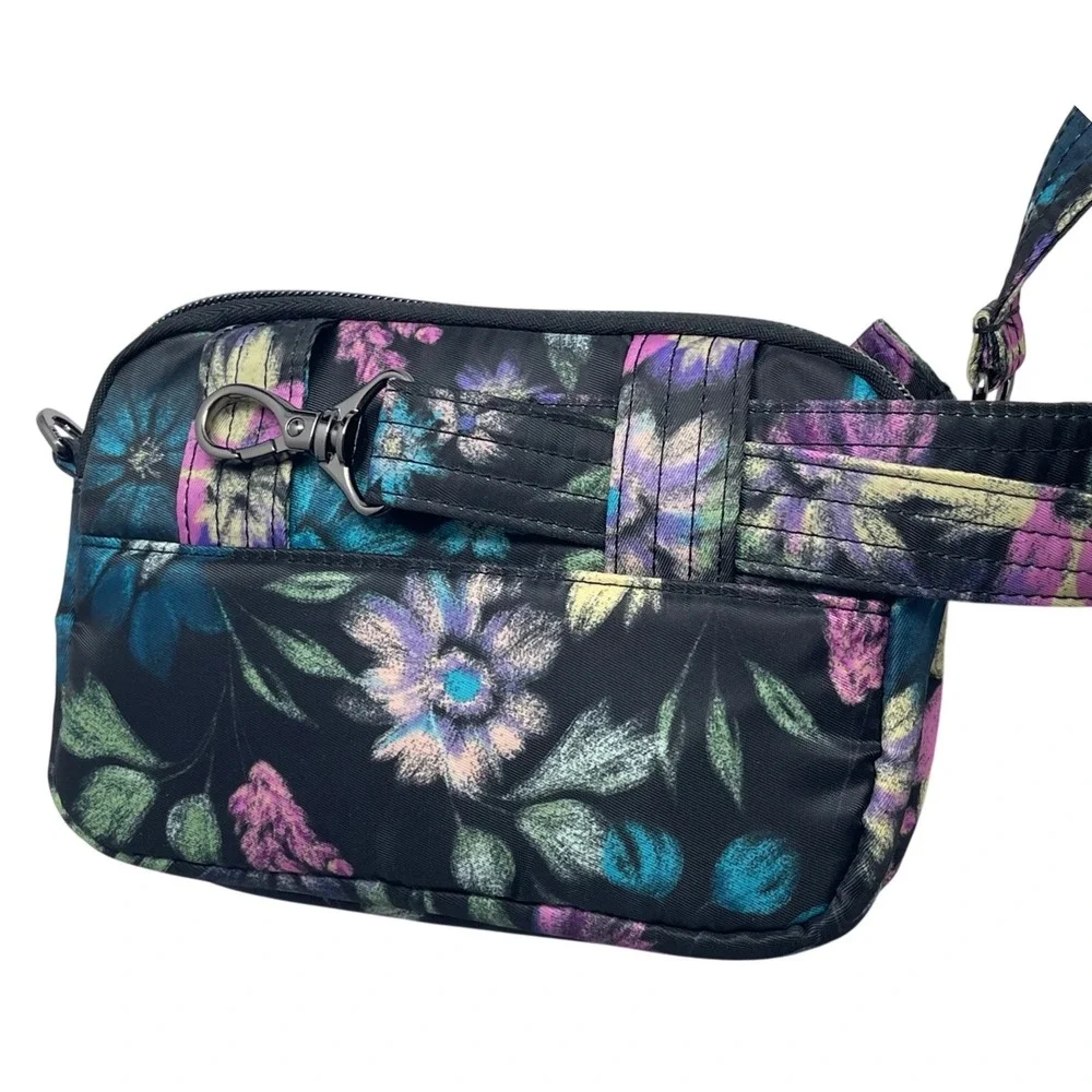 Lug Crossbody Bag NWOT Coupe Convertible‎ Quilted Bloom Black Floral Small